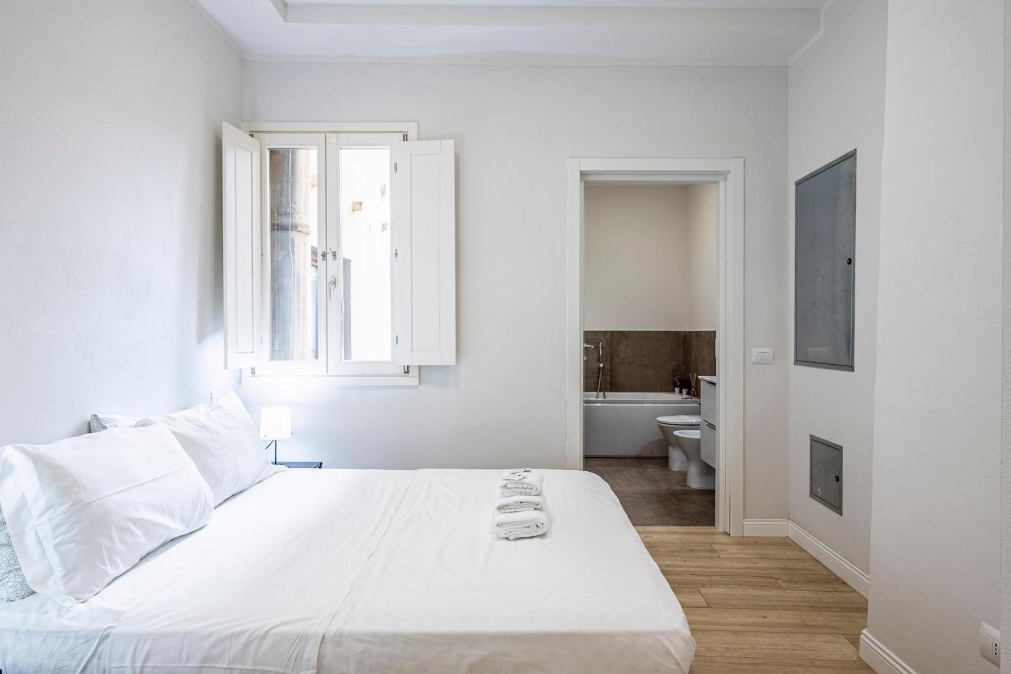 10 Minuti Duomo - Double Suite Con Idromassaggio فلورنس المظهر الخارجي الصورة